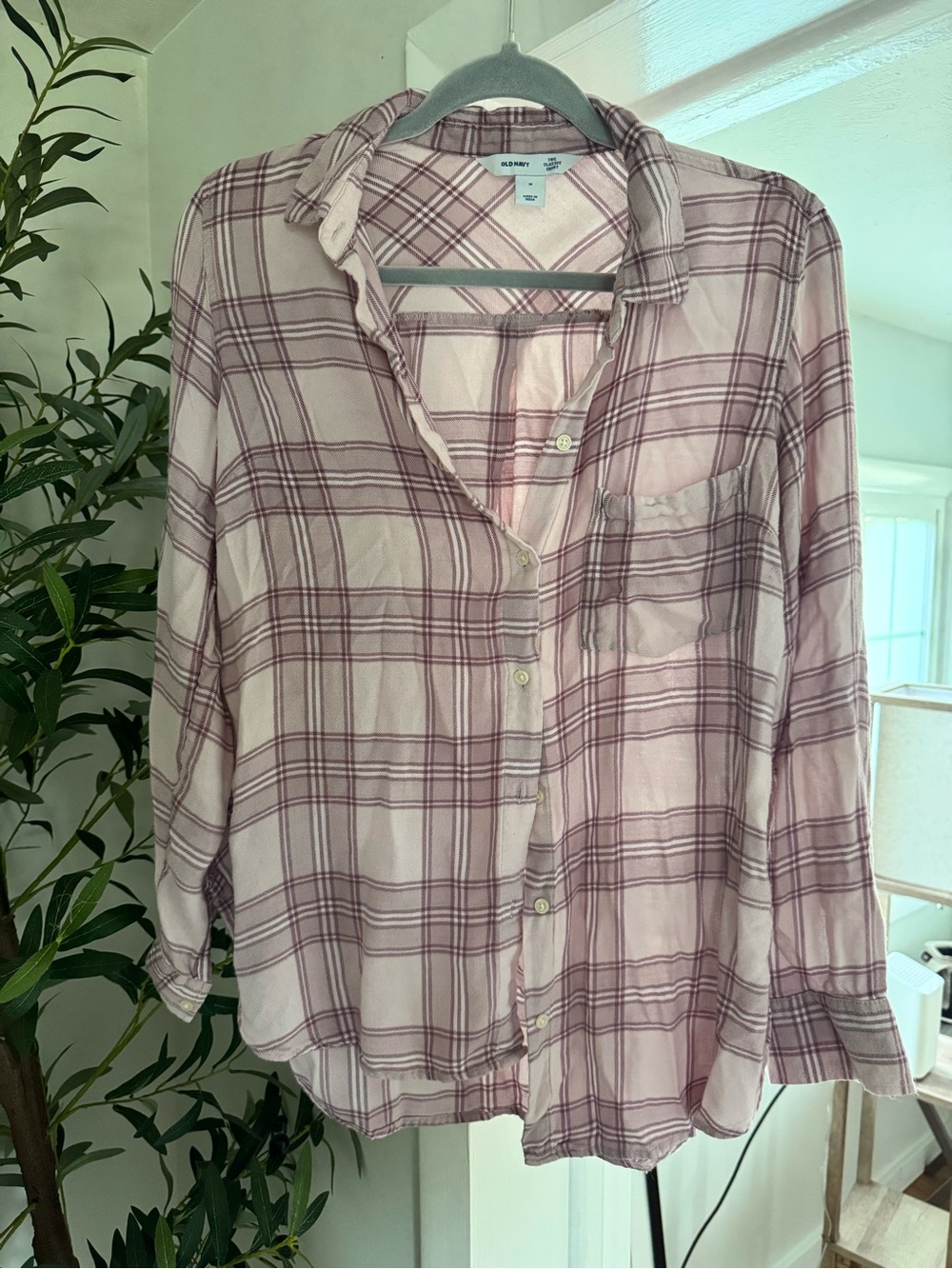 Old Navy Lightweight Pink Plaid Button-Down Shirt Size Medium Flannel